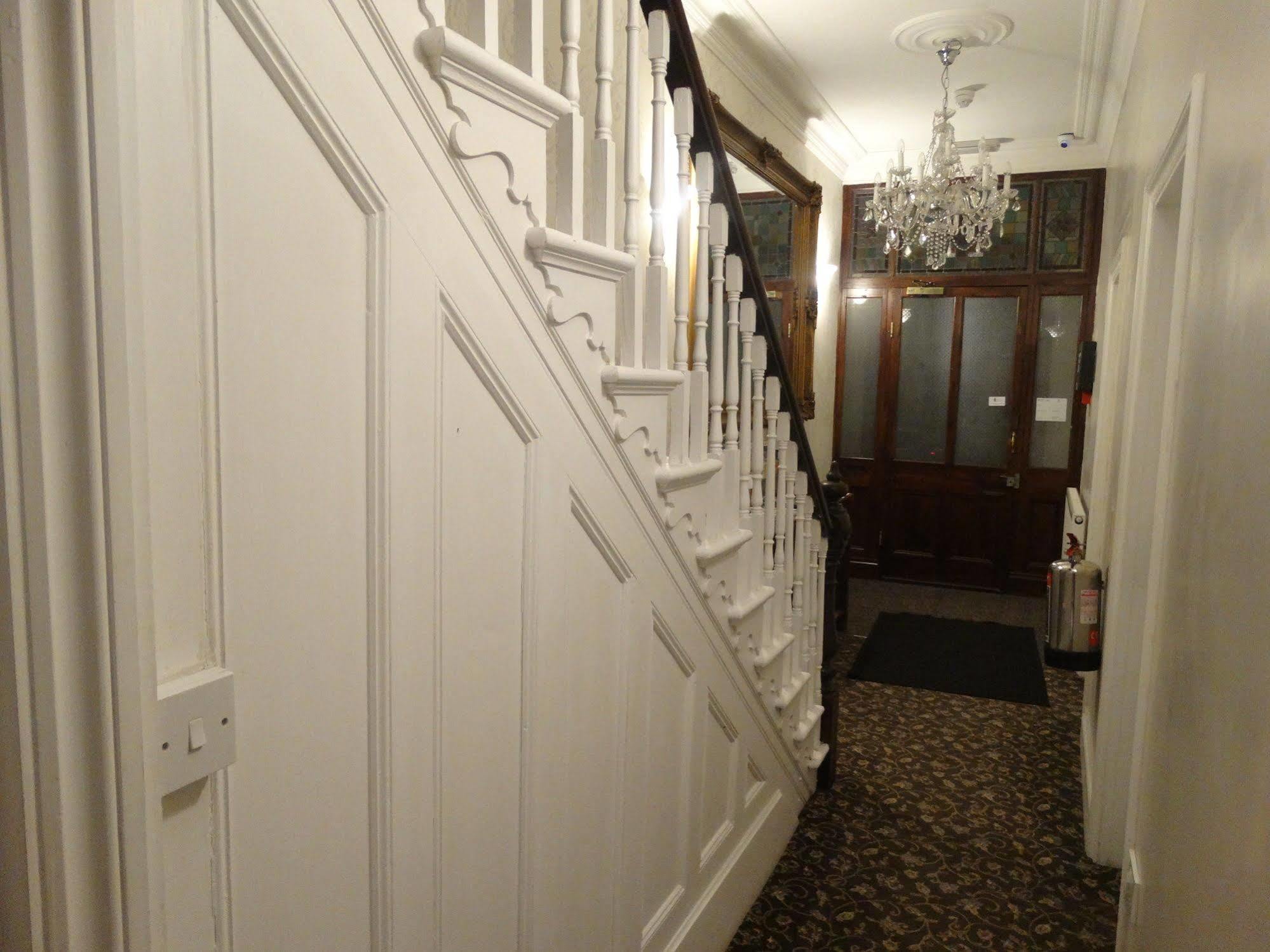 Number One Hundred Bed And Breakfast Кардифф Экстерьер фото