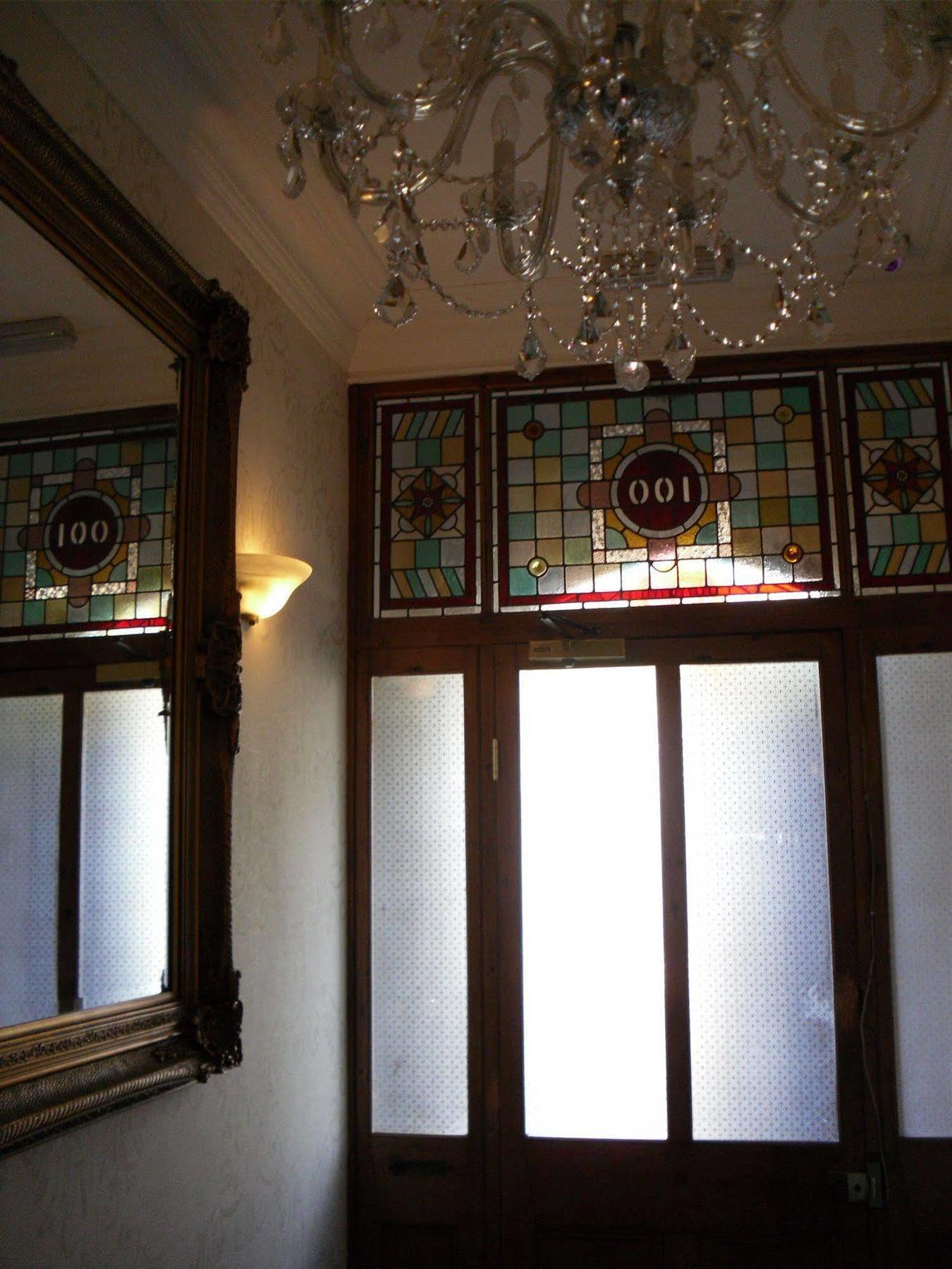 Number One Hundred Bed And Breakfast Кардифф Экстерьер фото